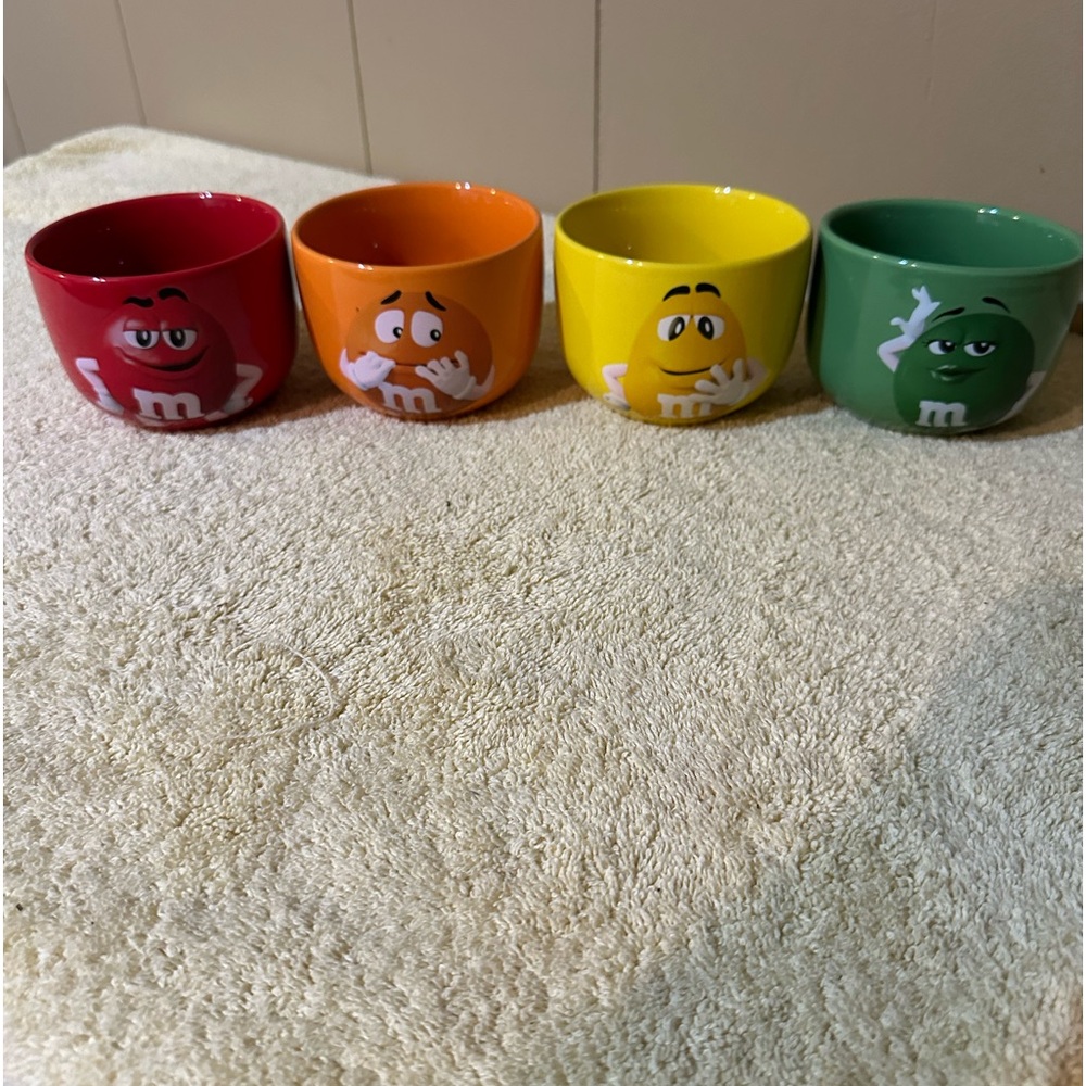 4 M&M bowls. In great shape